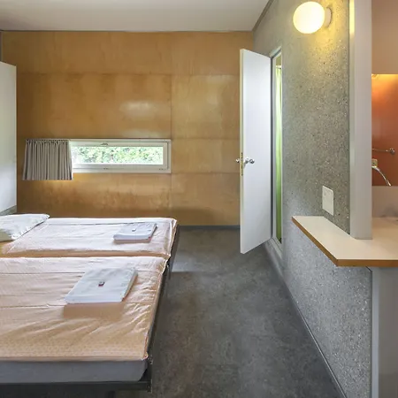 Hostel Youth Jeunotel