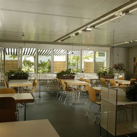 Albergue Youth Jeunotel