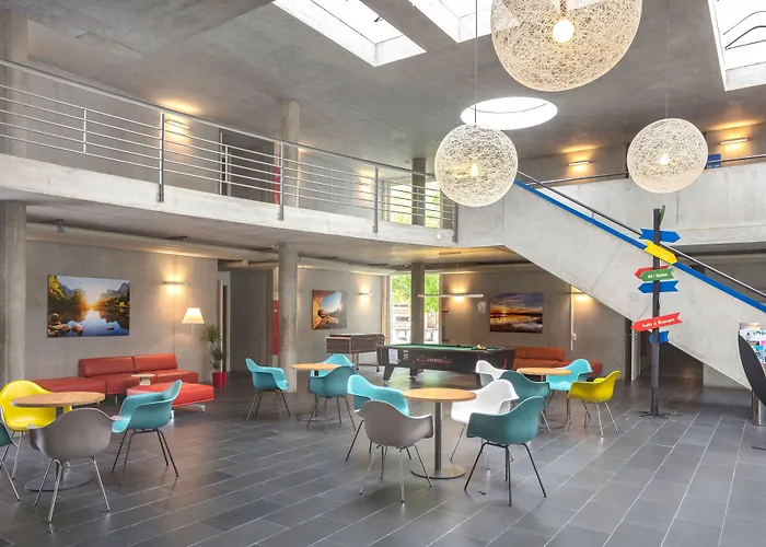 Хостел Youth Jeunotel *