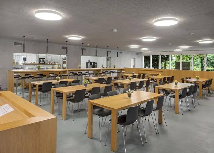 Youth Jeunotel Хостел *