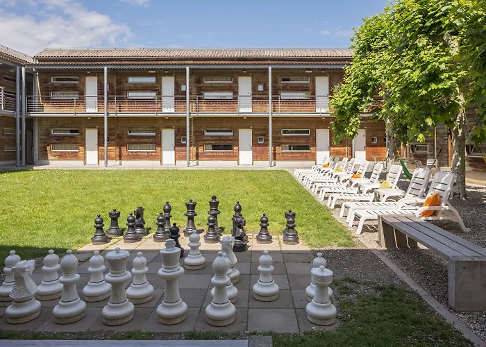 Youth Jeunotel Хостел *