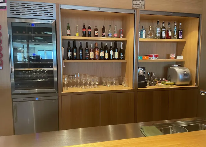 Youth Jeunotel Хостел *