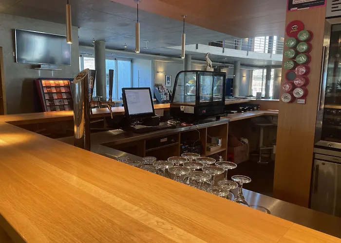 Youth Jeunotel Хостел *