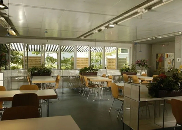 אכסניה Youth Jeunotel