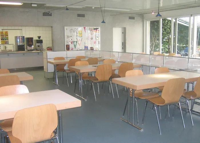 Youth Jeunotel Хостел Лозанна