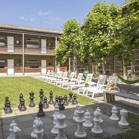 Youth Jeunotel Hostel *