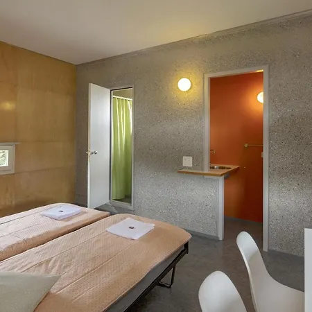 Youth Jeunotel Hostel *